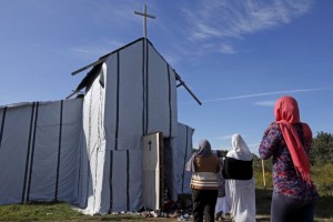 calais-migrants-church